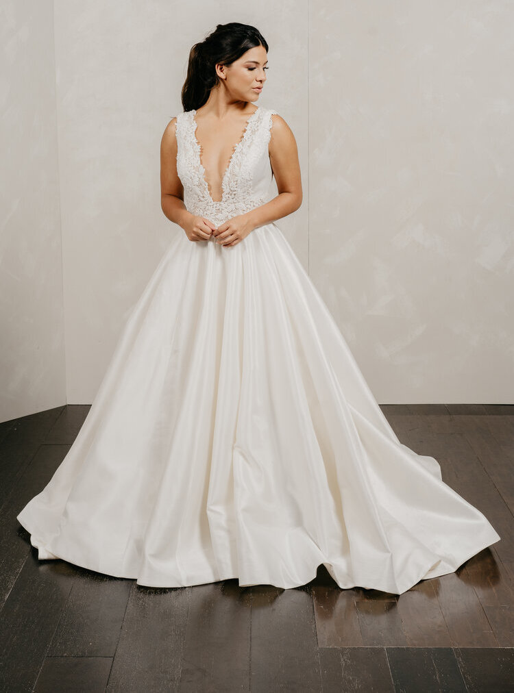 Elizabeth Lee Trunk Show Main Image