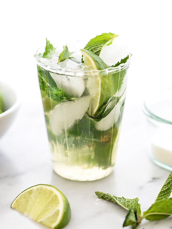 Perfect Signature Cocktail for Your Summer Wedding. Desktop Image
