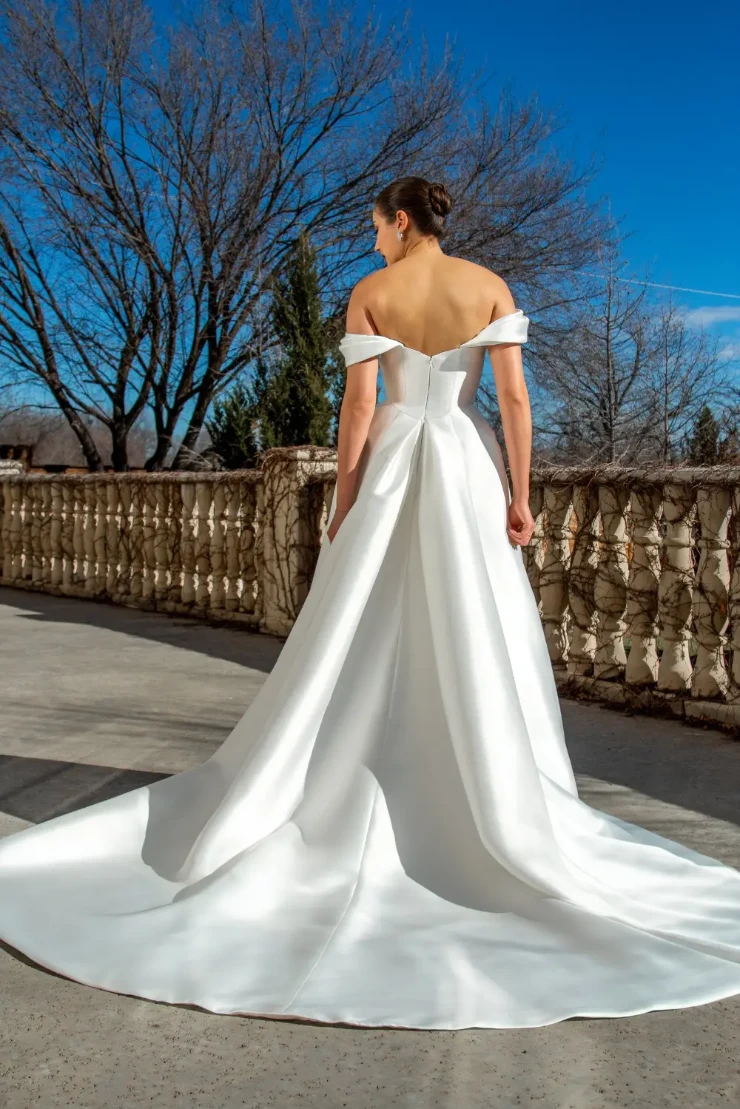 Elizabeth Lee | Betsy Robinson's Bridal Collection - Esme | Betsy